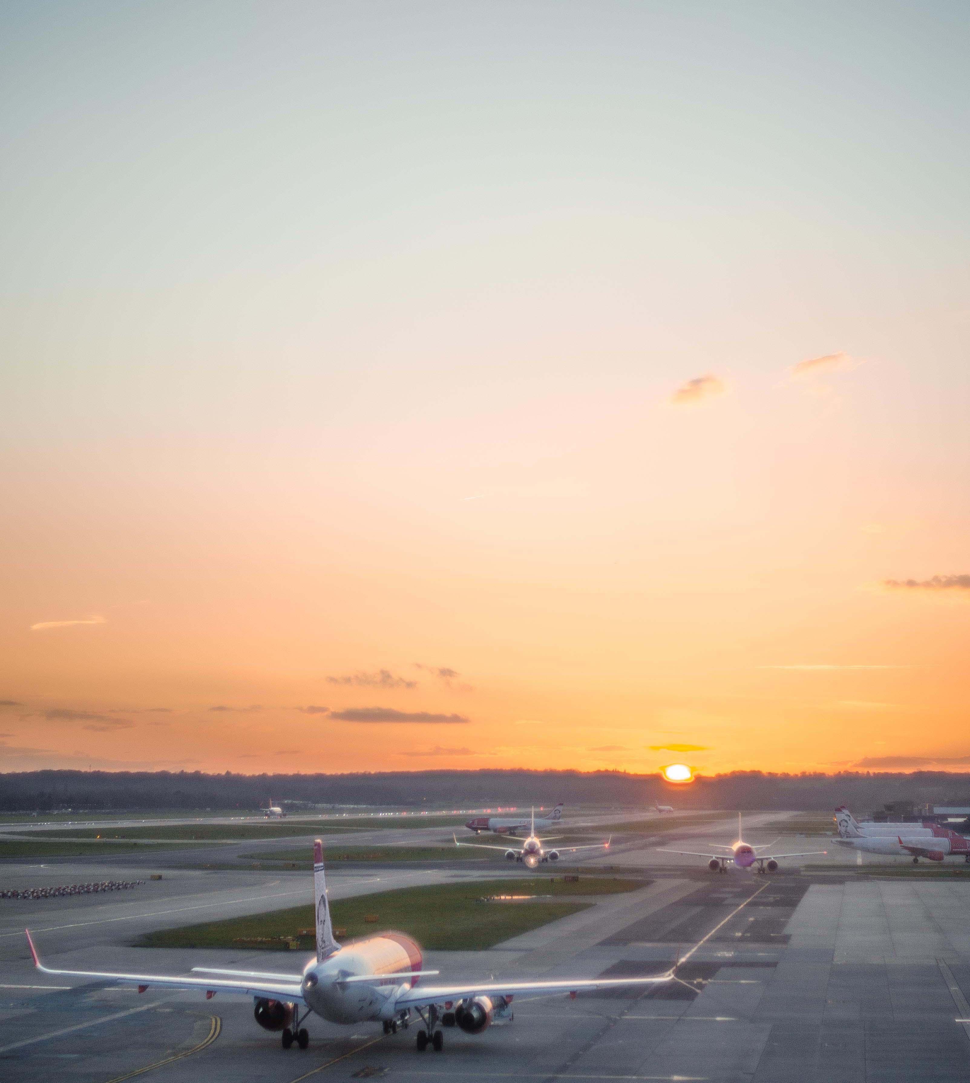 No1 Lounge Gatwick South Runway View with Sunset (1)