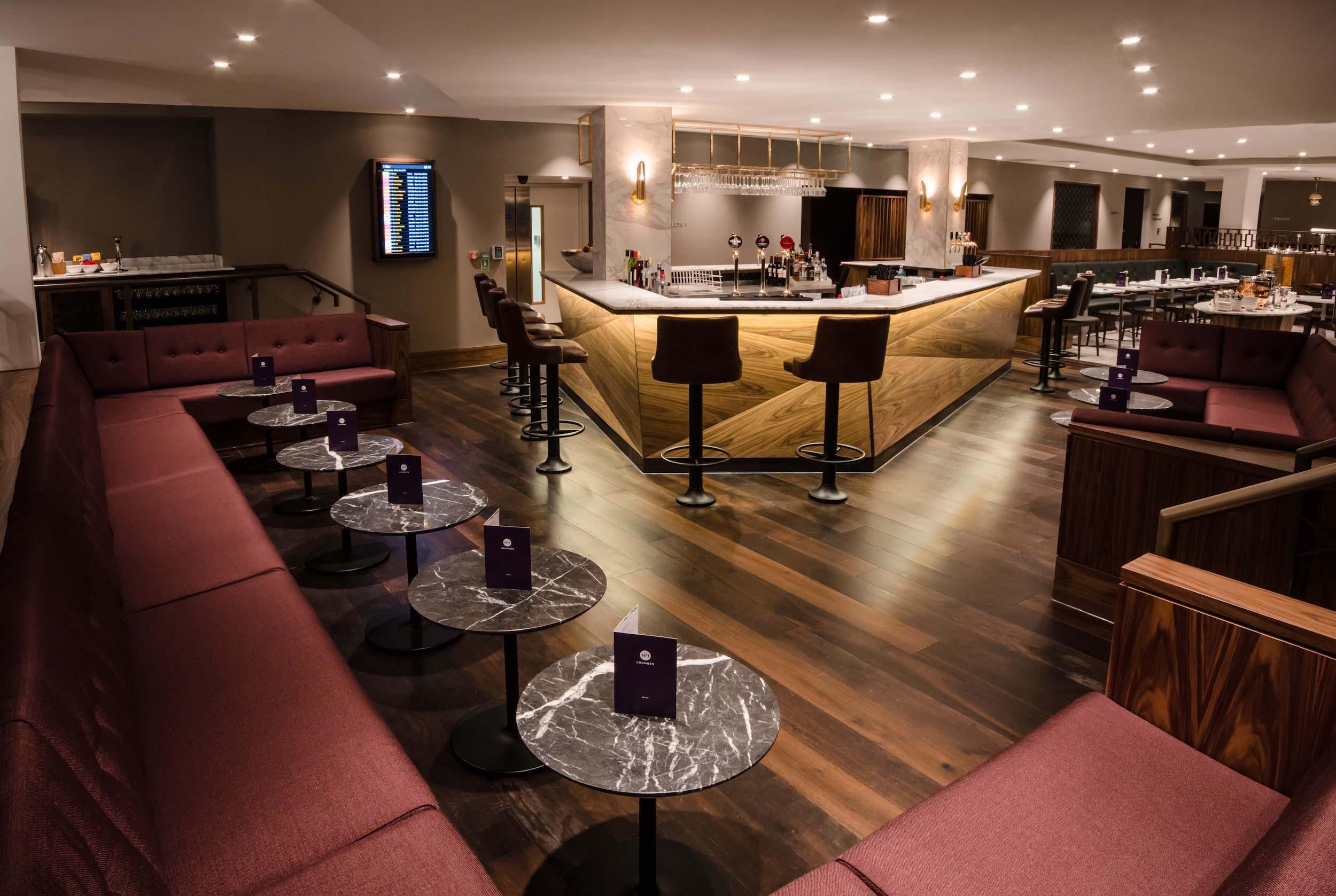 No1 Lounge Gatwick South Bar Area