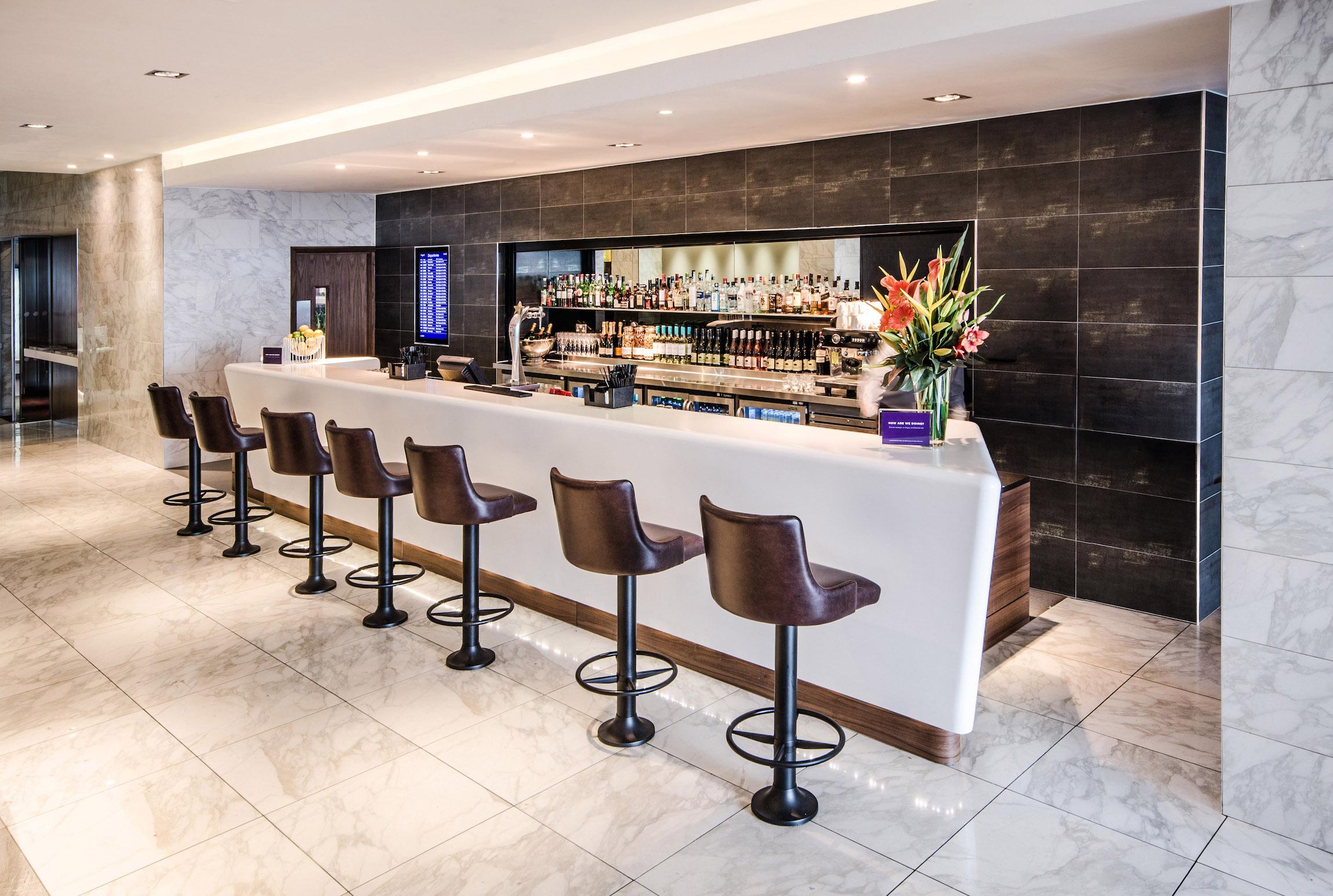 Birmingham Airport No1 Lounge Bar Area (1)