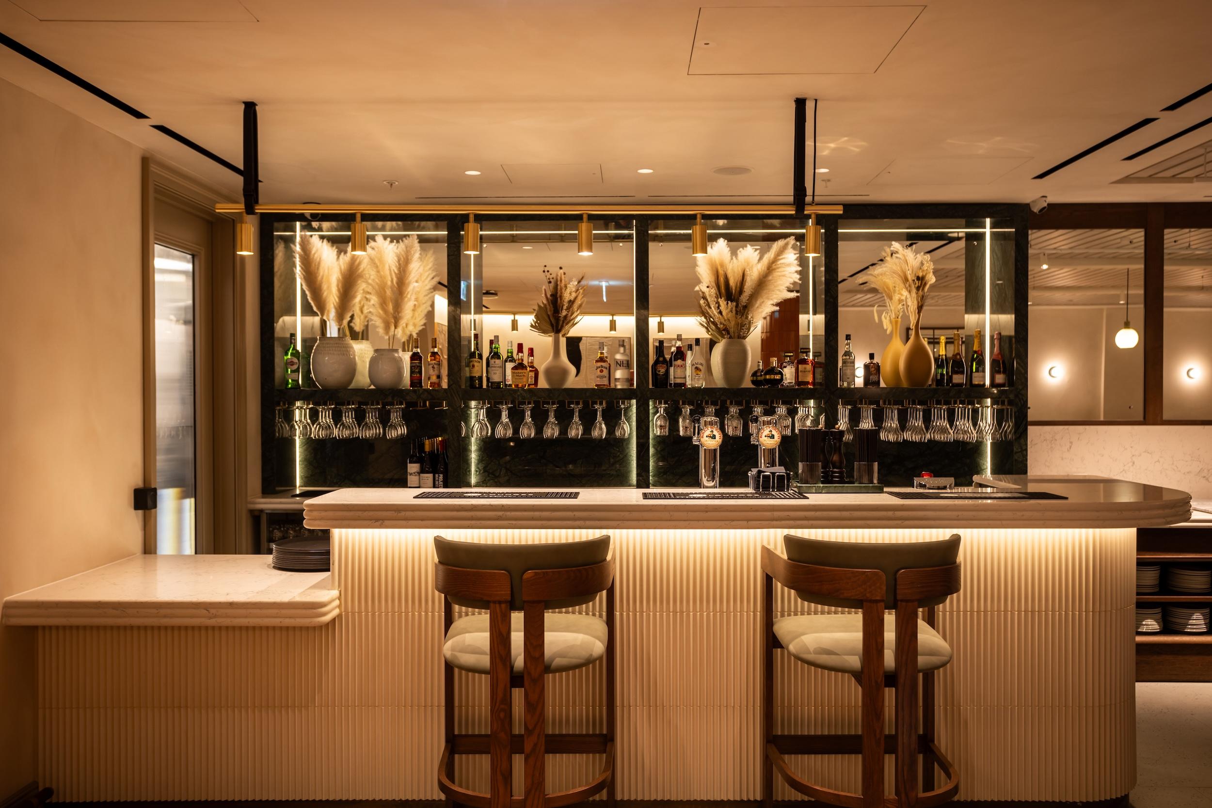 London Heathrow Terminal 2 No1 Lounge Bar
