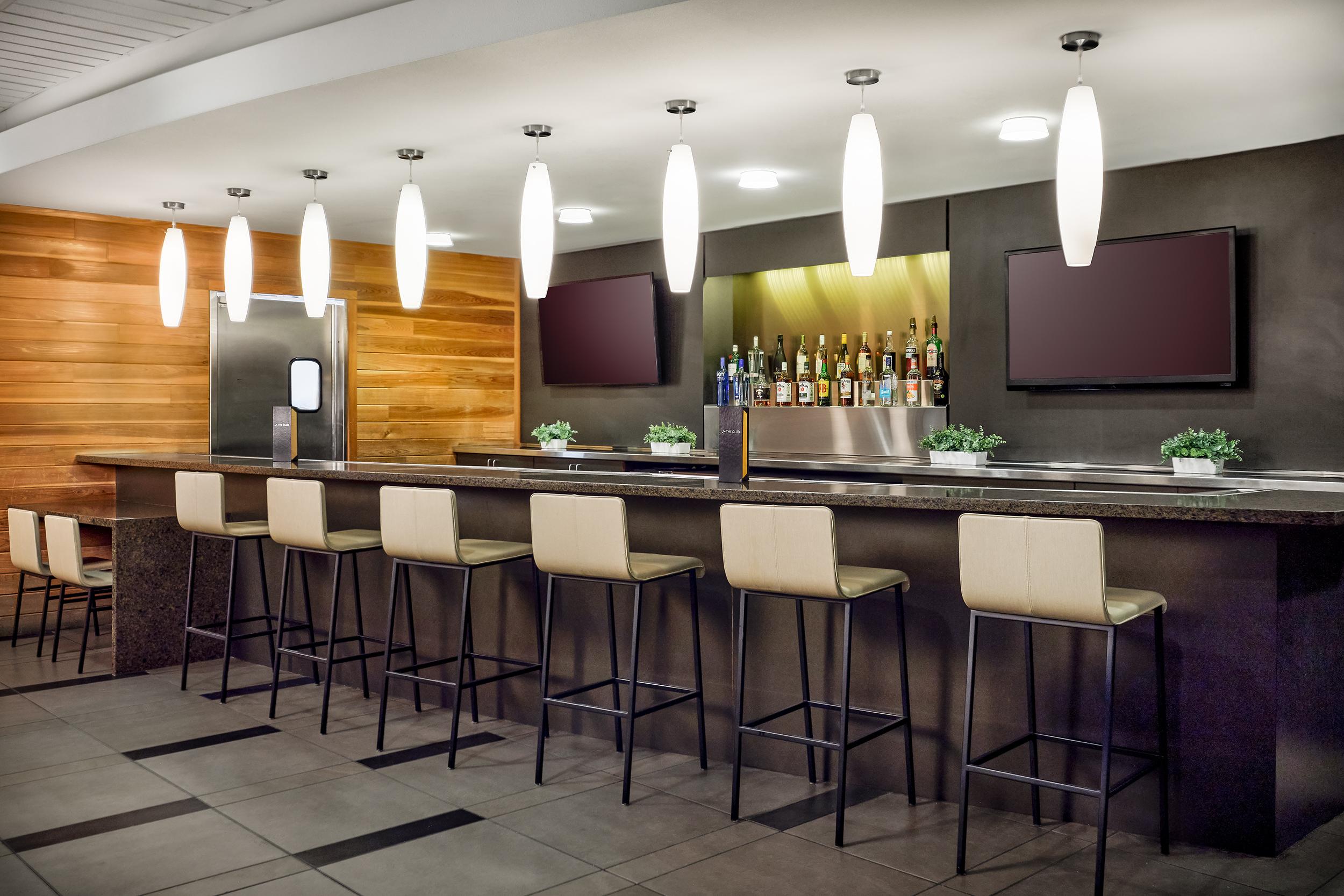 Theclub LAS Terminal 3 Bar R2 Web