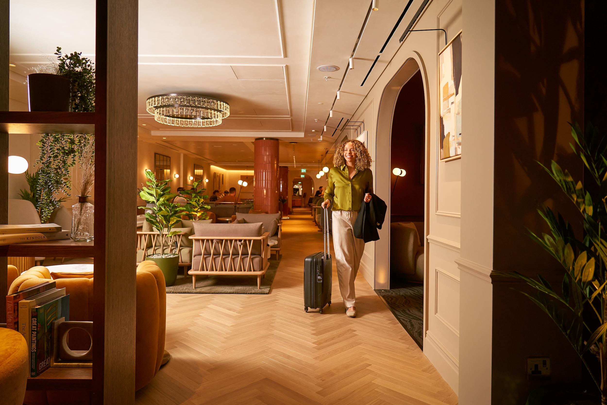 No1 Lounge At Heathrow T2 Entry