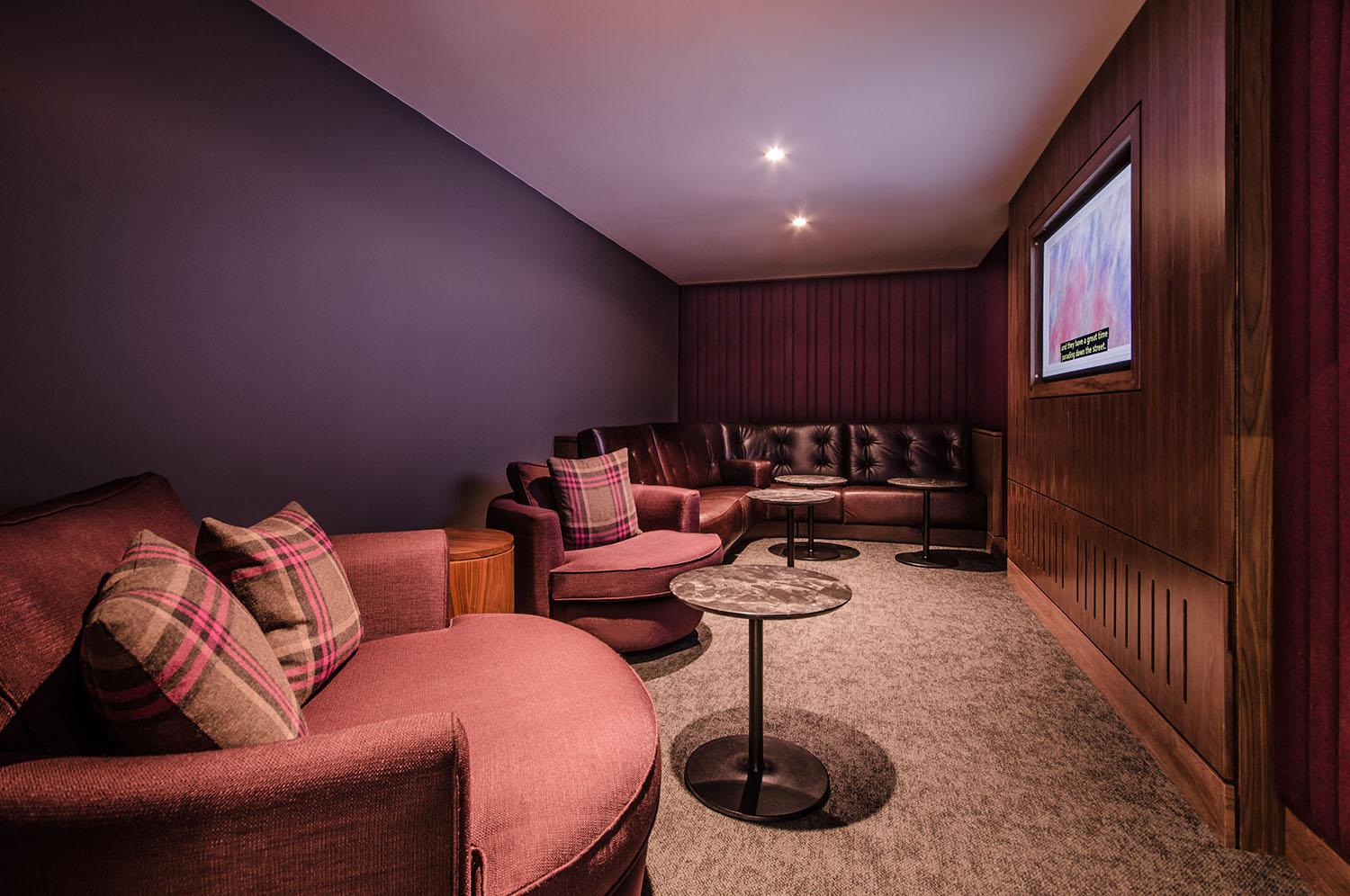 BHX Cinema 4237 WEB