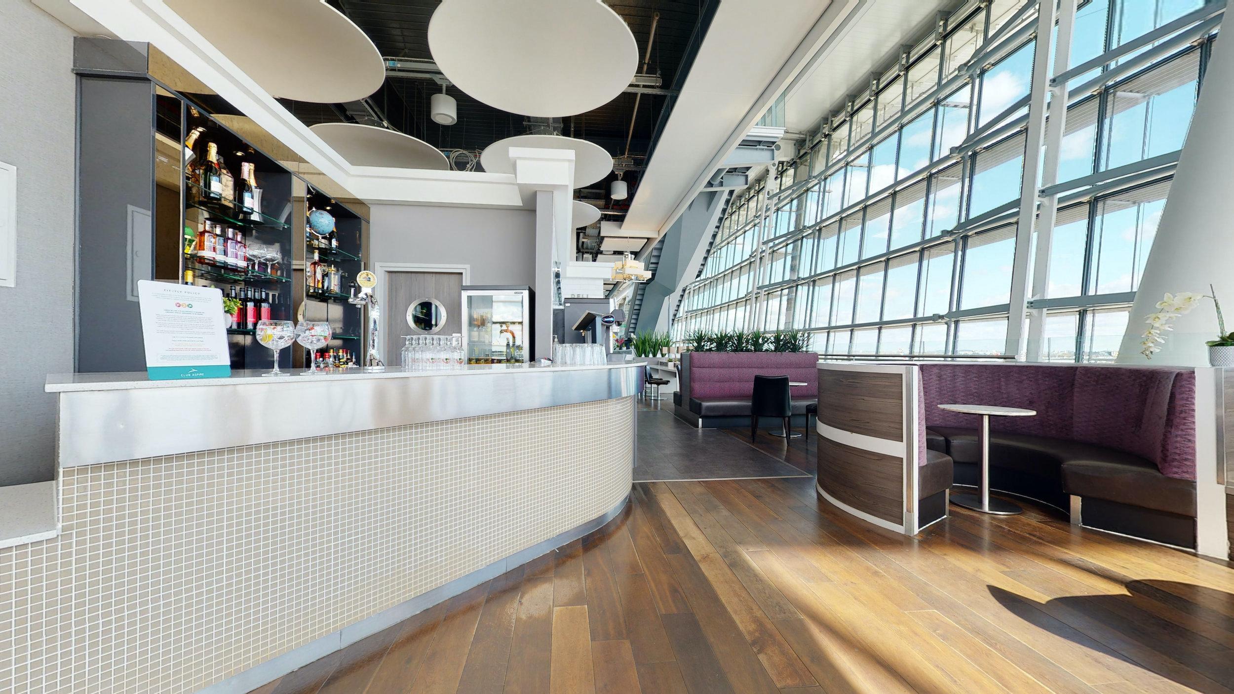 Club Aspire Heathrow Airport Terminal 5 Bar and Seating